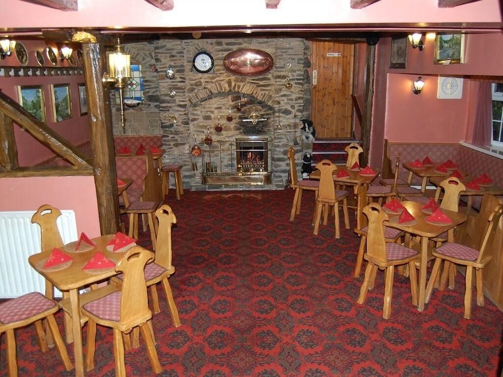 Britannia Inn Llangollen Exterior photo