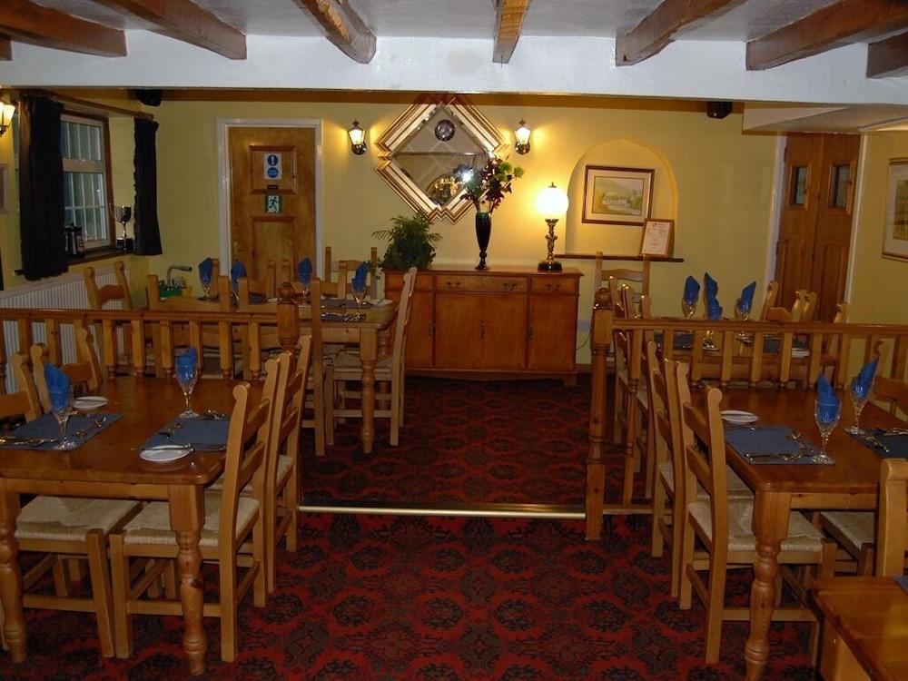 Britannia Inn Llangollen Exterior photo