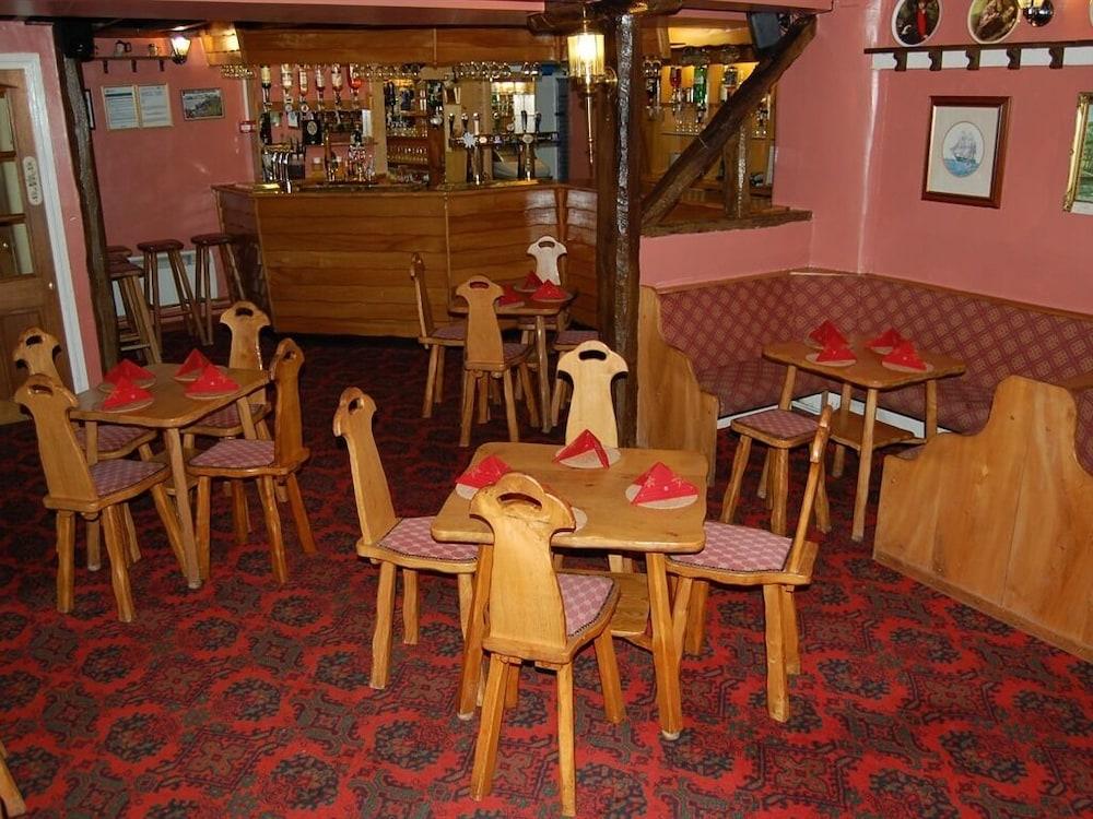 Britannia Inn Llangollen Exterior photo