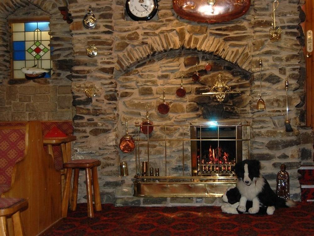 Britannia Inn Llangollen Exterior photo